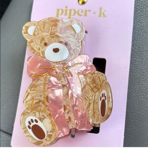 NWT Piper K Tan Teddy Bear with Beautiful Pink Bow
Hair Claw Clip